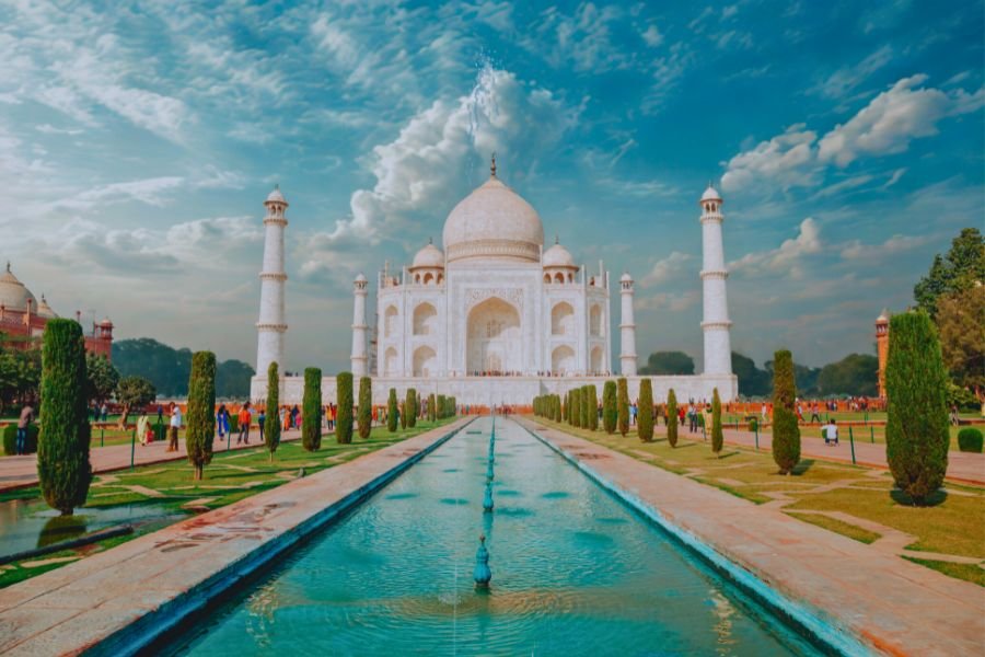 Taj Mahal tour by Luxury Car from Delhi